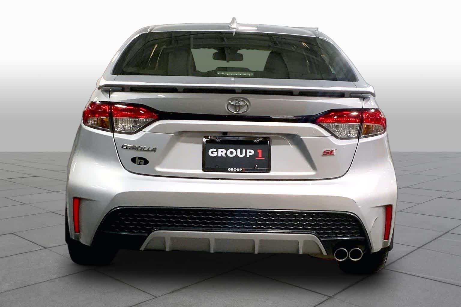 Used 2022 Classic Silver Metallic Toyota SE image 5