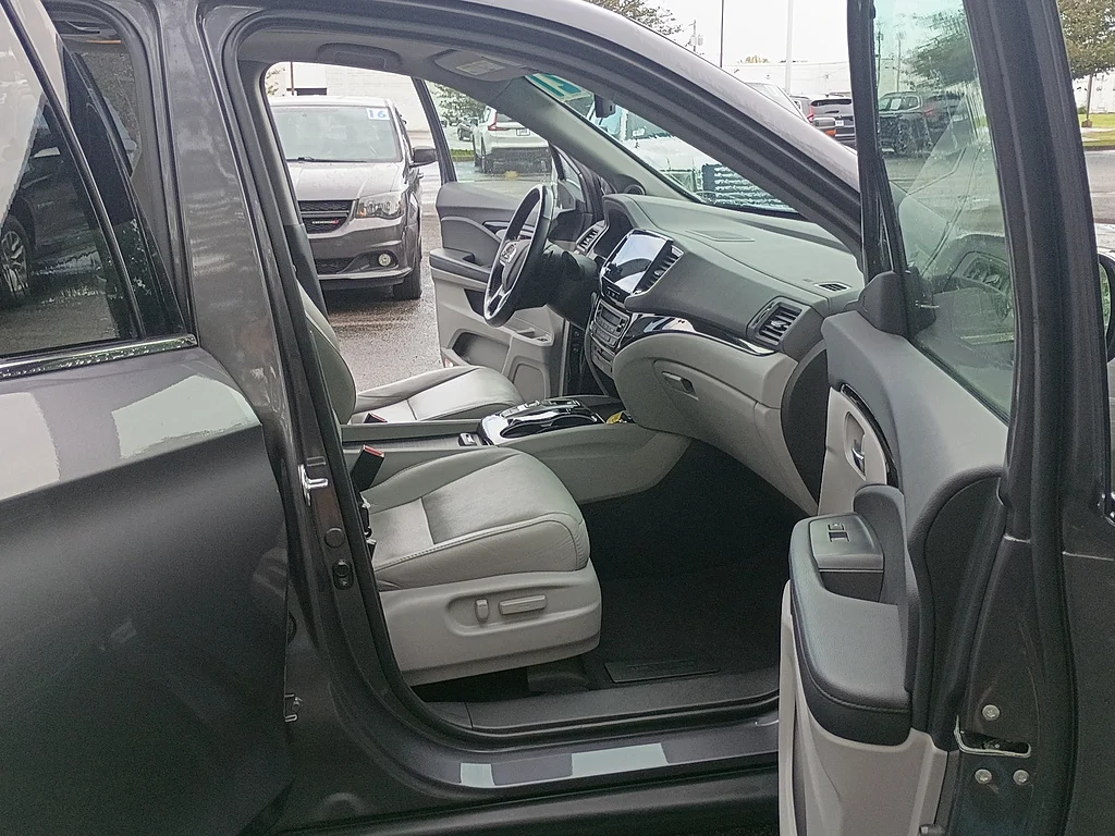 Certified Used 2021 GRAY Honda Elite image 17