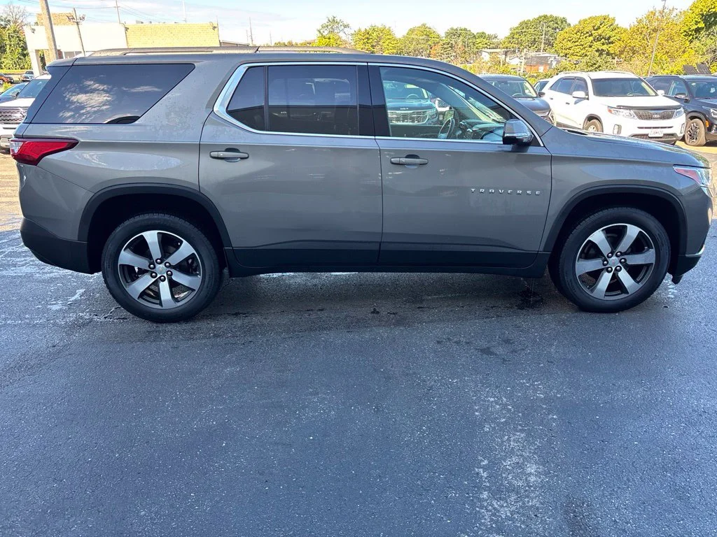 Used 2019 Pepperdust Metallic Chevrolet 3LT image 2