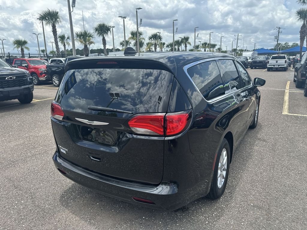 Used 2022 Black Chrysler LX image 16