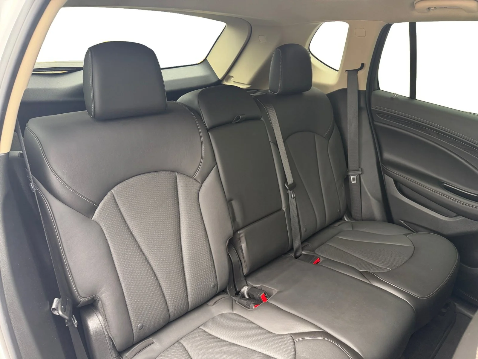 Used 2017 Summit White Buick Essence image 32