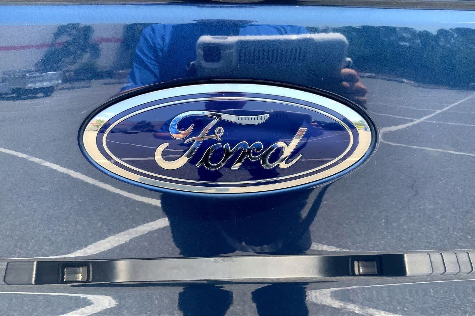 Used 2017 Blue Jeans Metallic Ford XLT image 9
