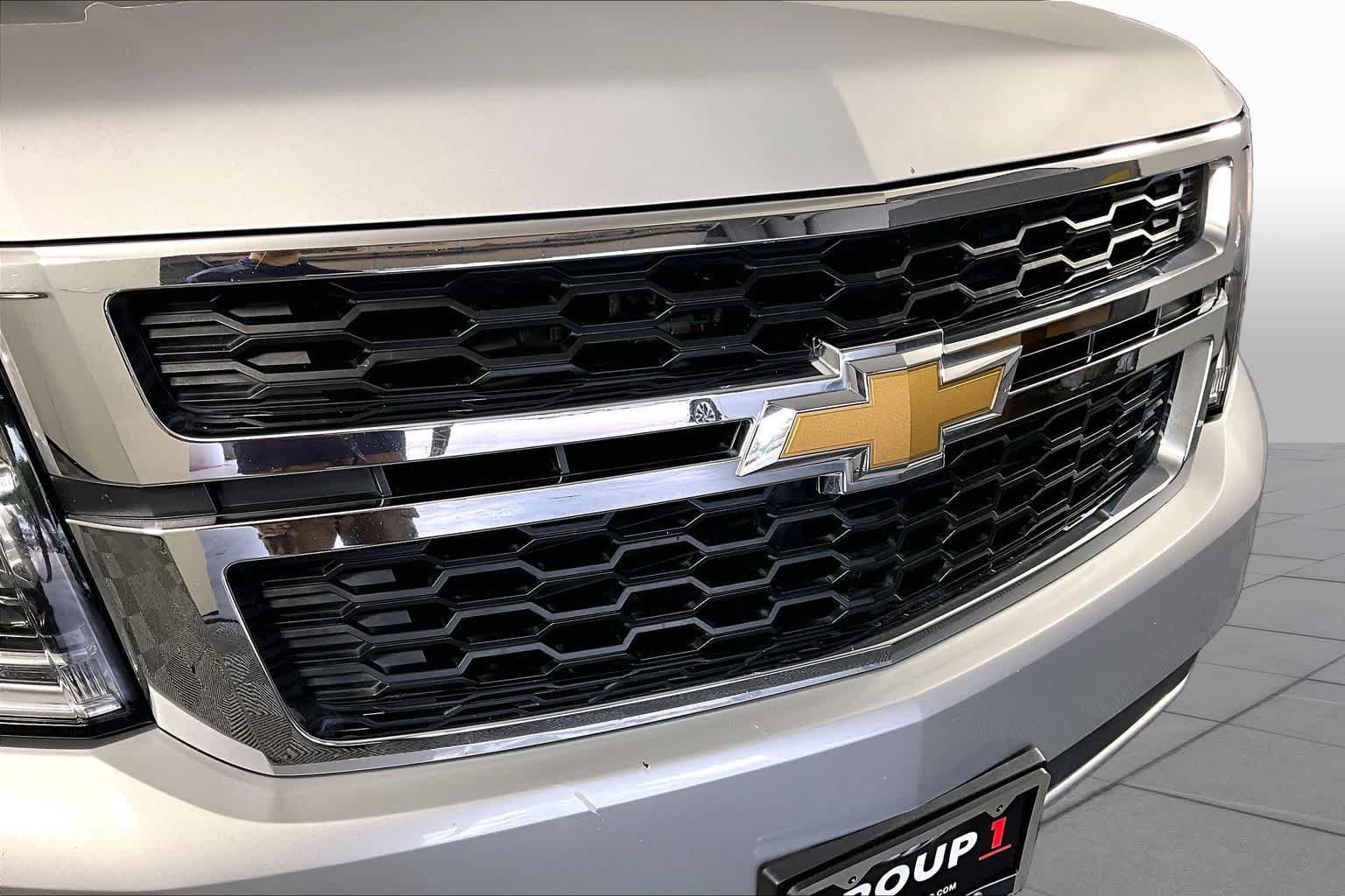 Used 2017 SILVER ICE METALLIC Chevrolet LT image 29