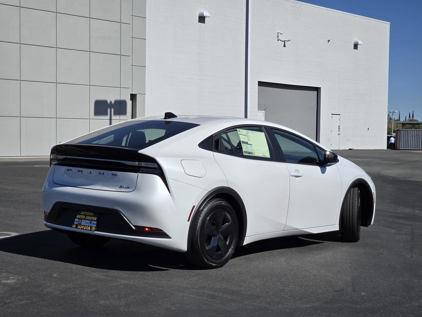 New 2026 Wind Chill Pearl <sup>1</sup> Toyota  SE image 4