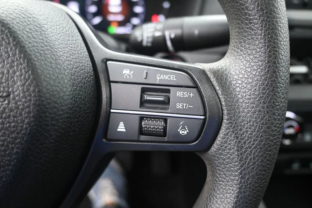 Used 2025  Honda SE image 23