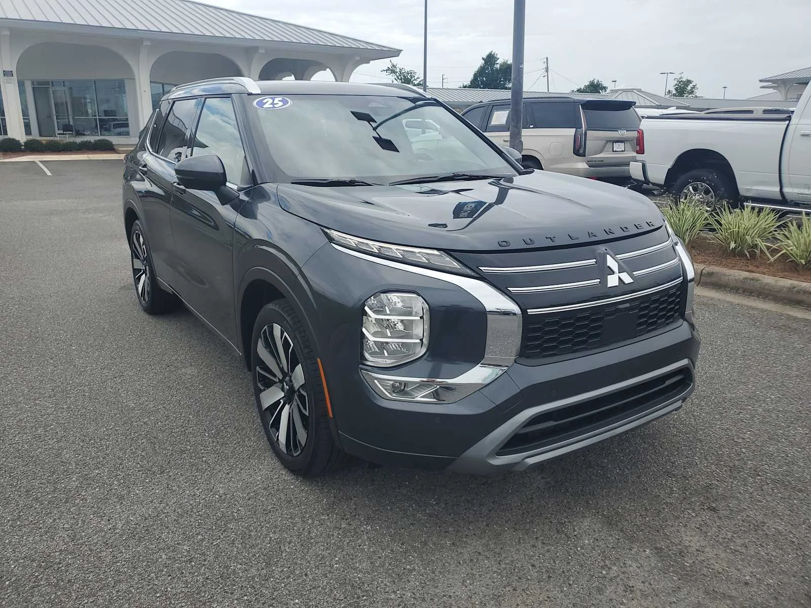 Used 2025 Graphite Gray Gray Mitsubishi SEL image 10