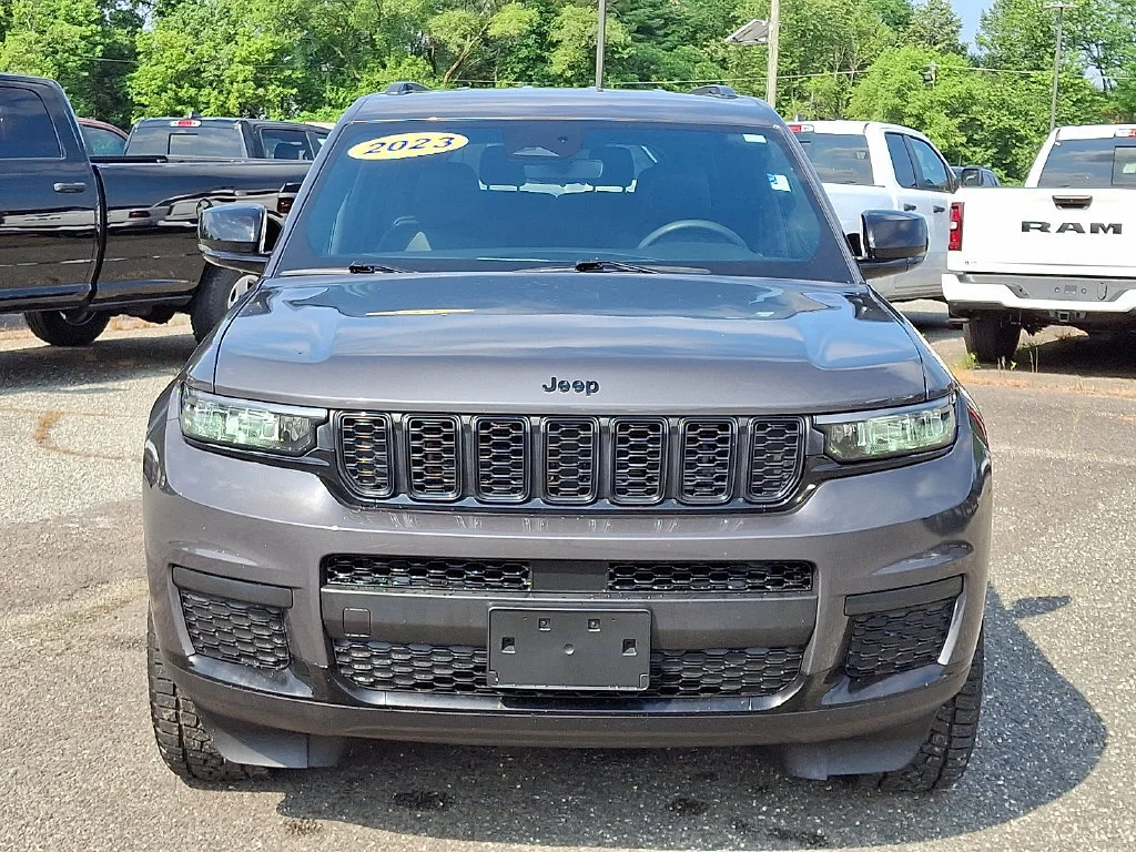 Used 2023 Gray Jeep Altitude 4x4 image 4