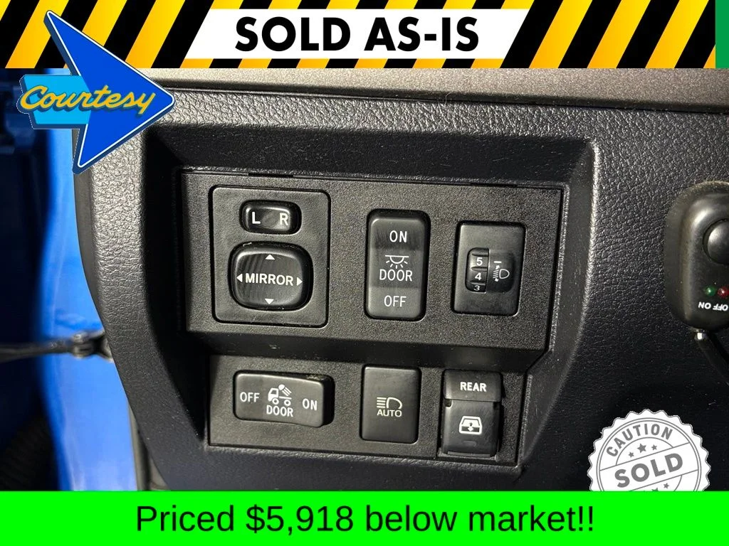 Used 2018 Blue Toyota SR5 image 23