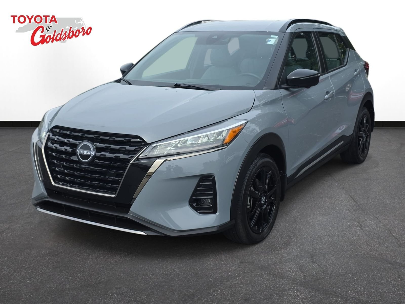 Used 2024 Gray Nissan SR image 1