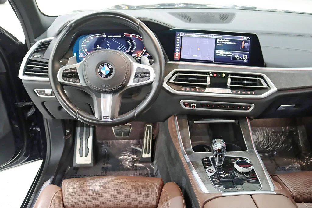 Used 2021 Black BMW M50i image 15
