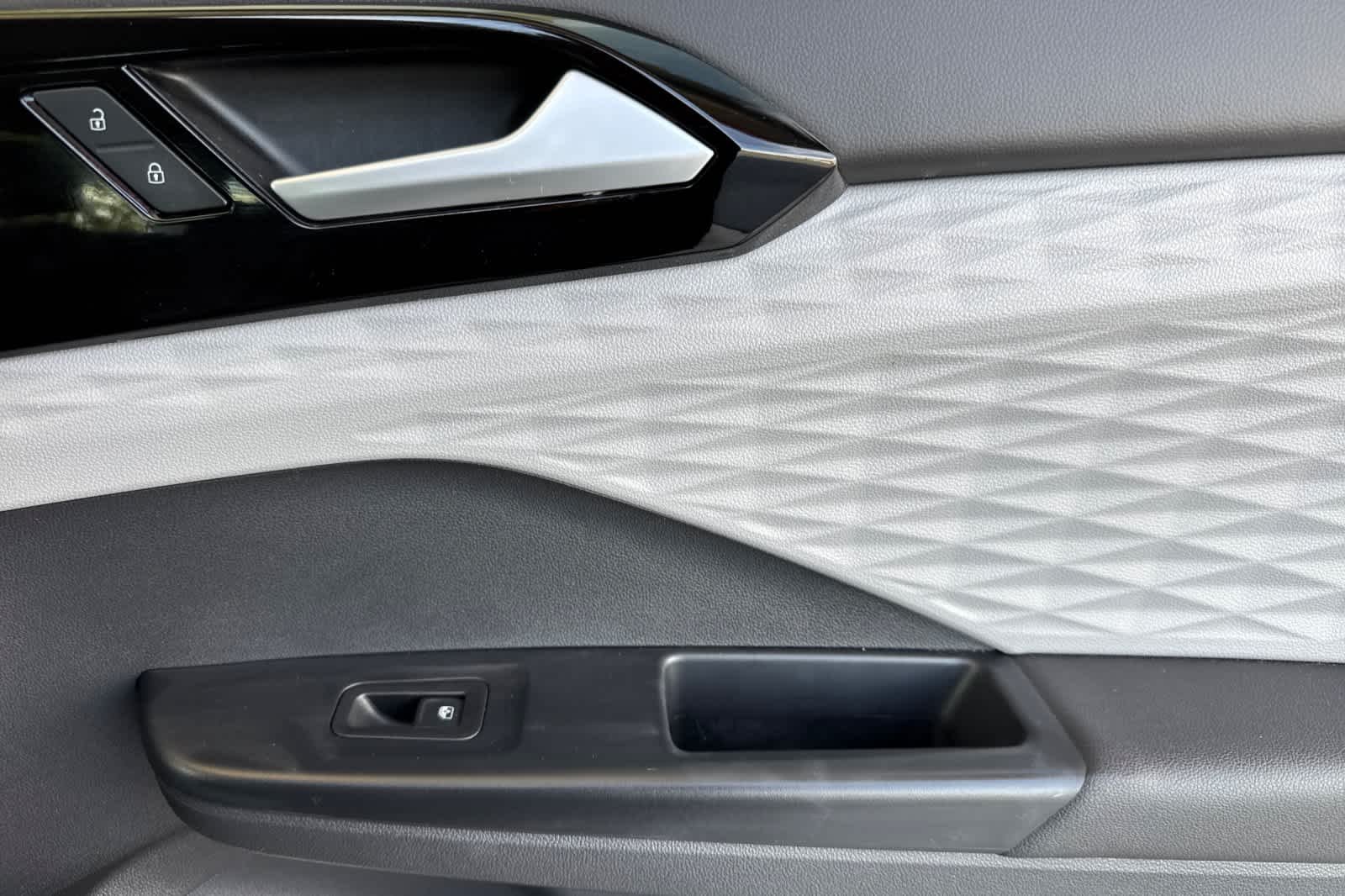 Used 2022 Platinum Gray Metallic Volkswagen S image 18