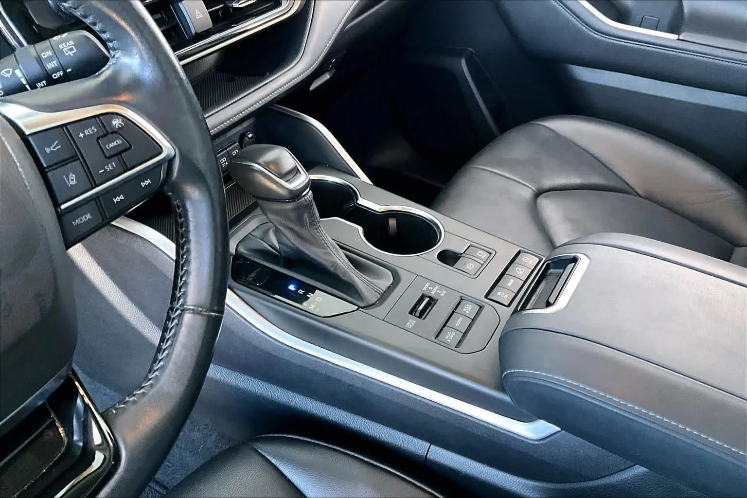 Used 2021 Magnetic Gray Metallic Toyota XLE image 17