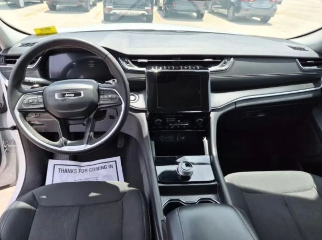 Used 2024 White/off-white Jeep Laredo image 15