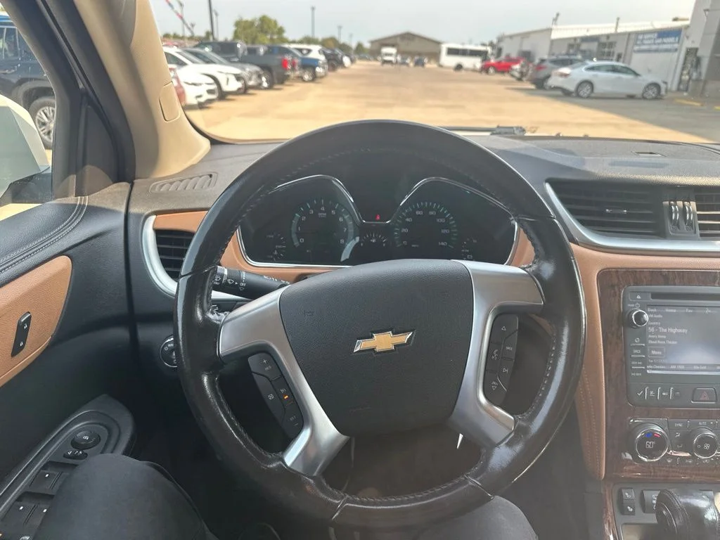Used 2014 White Chevrolet 2LT image 10