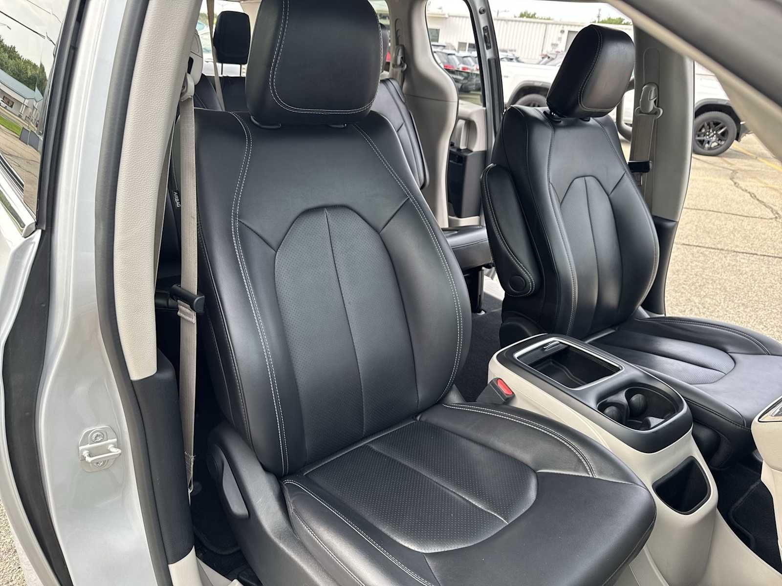 Used 2024 Silver Chrysler Touring L image 22