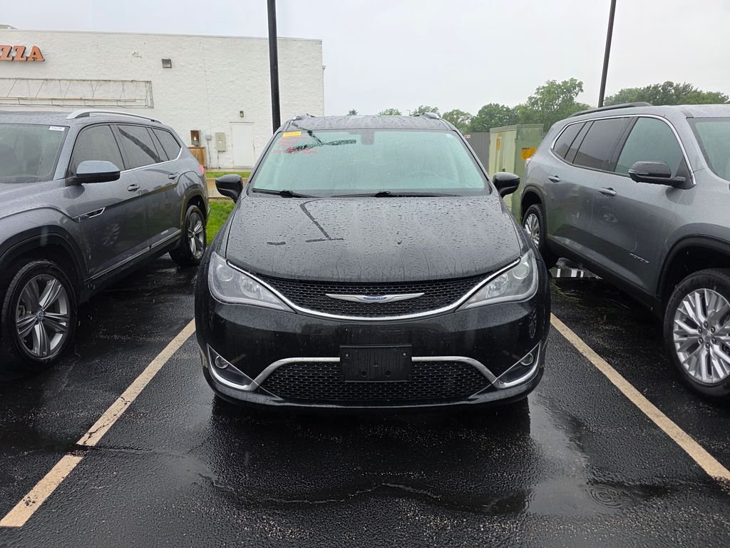 2019 Chrysler Pacifica Touring L's photo