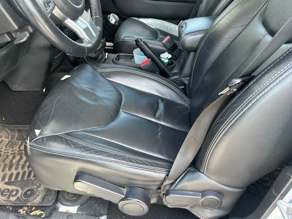 Used 2016 White Jeep Unlimited Rubicon image 13