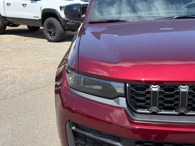 New 2026 Velvet Red Pearl-Coat Exterior Paint Jeep Laredo Altitude image 5