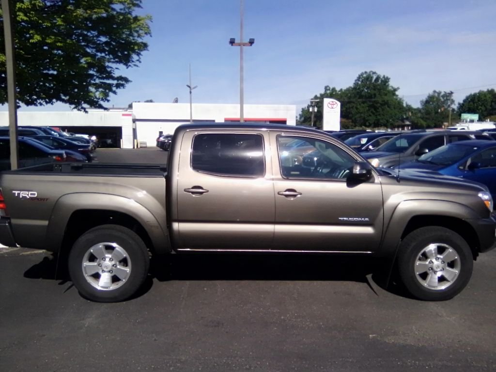 Used 2013 Brown Toyota Base image 2