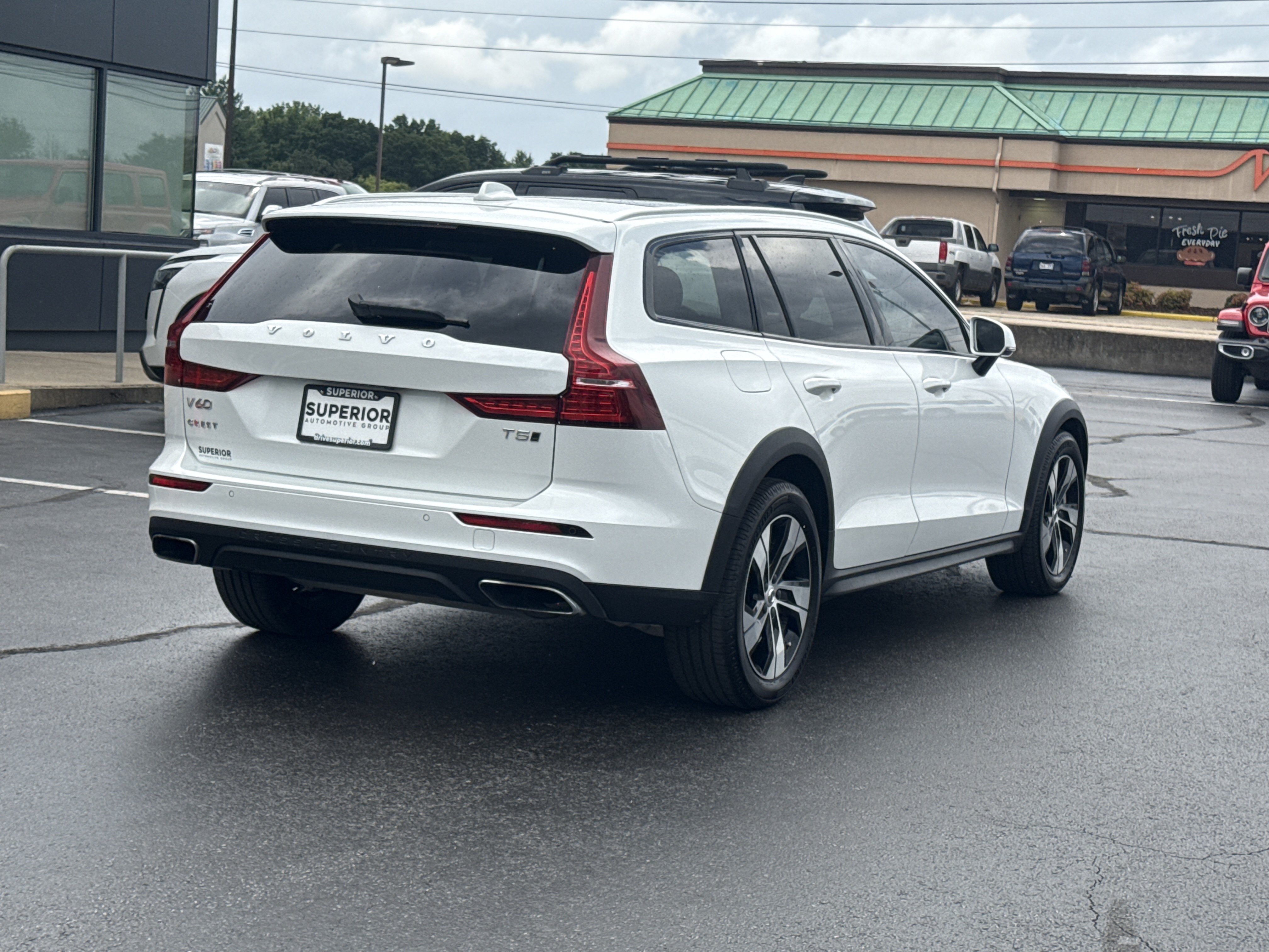Used 2021 Ice White Volvo AWD image 3