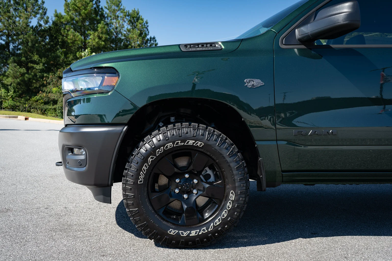 New 2027 Serrano-Green Metallic Exterior Paint RAM Warlock image 4