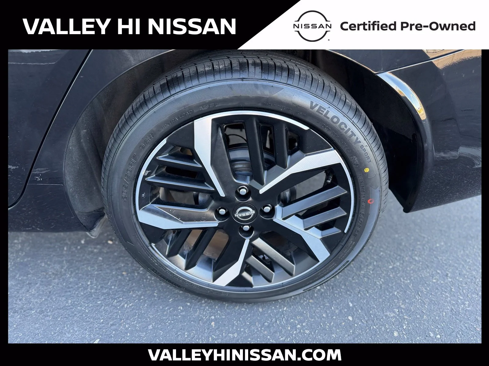 2024 Nissan Versa Sedan SR - Photo 9