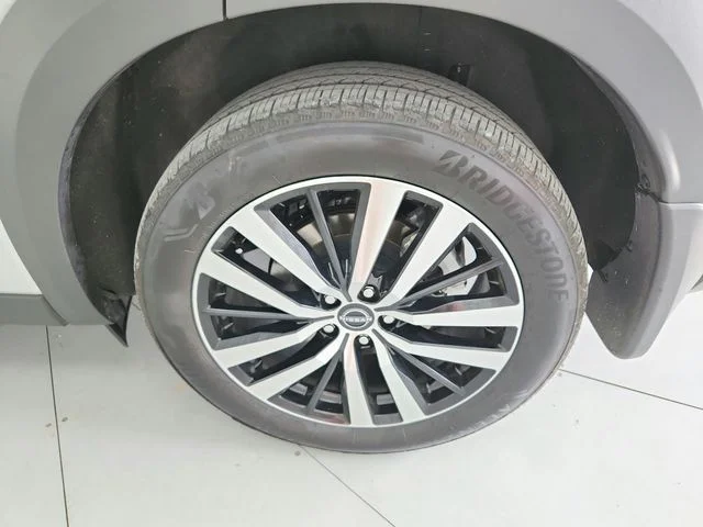 Used 2025 Silver Nissan Platinum image 59