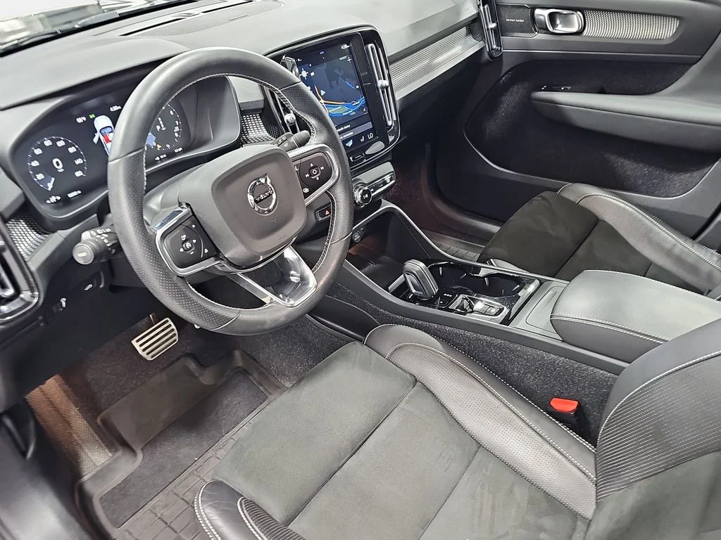 Used 2021 Black Volvo R-Design image 18