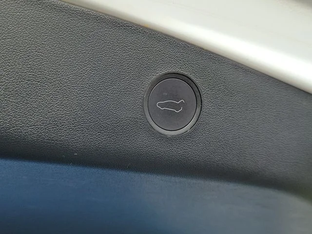 Used 2023 White Tesla Base image 31