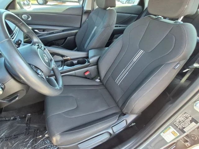 Used 2025 Gray Hyundai SEL Convenience image 21