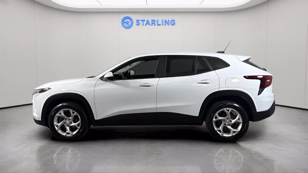 Used 2024 Summit White Chevrolet LS image 4