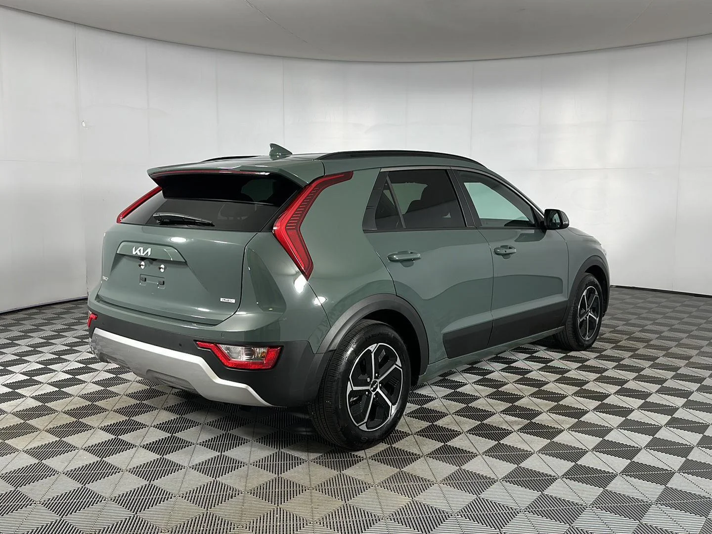 Used 2023 Cityscape Green Kia EX image 22