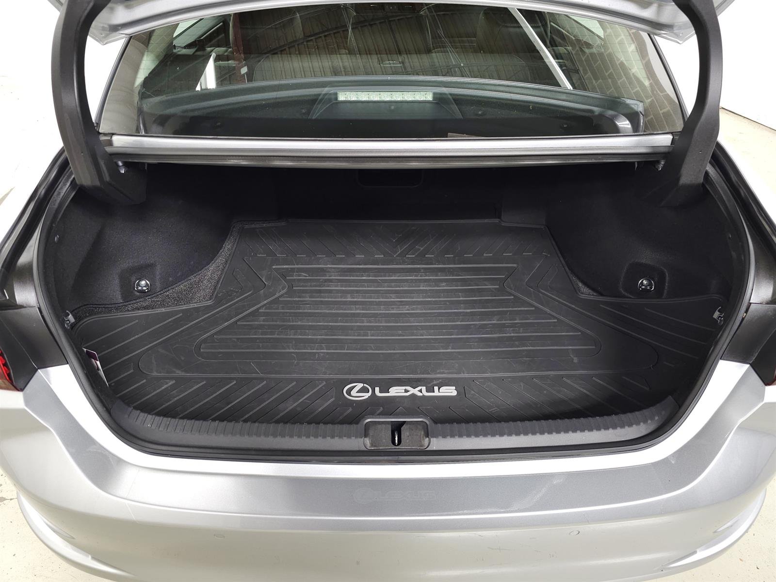 Certified Used 2023 Iridium 1l2 Lexus Luxury image 7