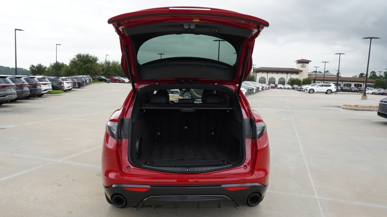 Used 2025 Red Alfa Romeo Intensa image 39