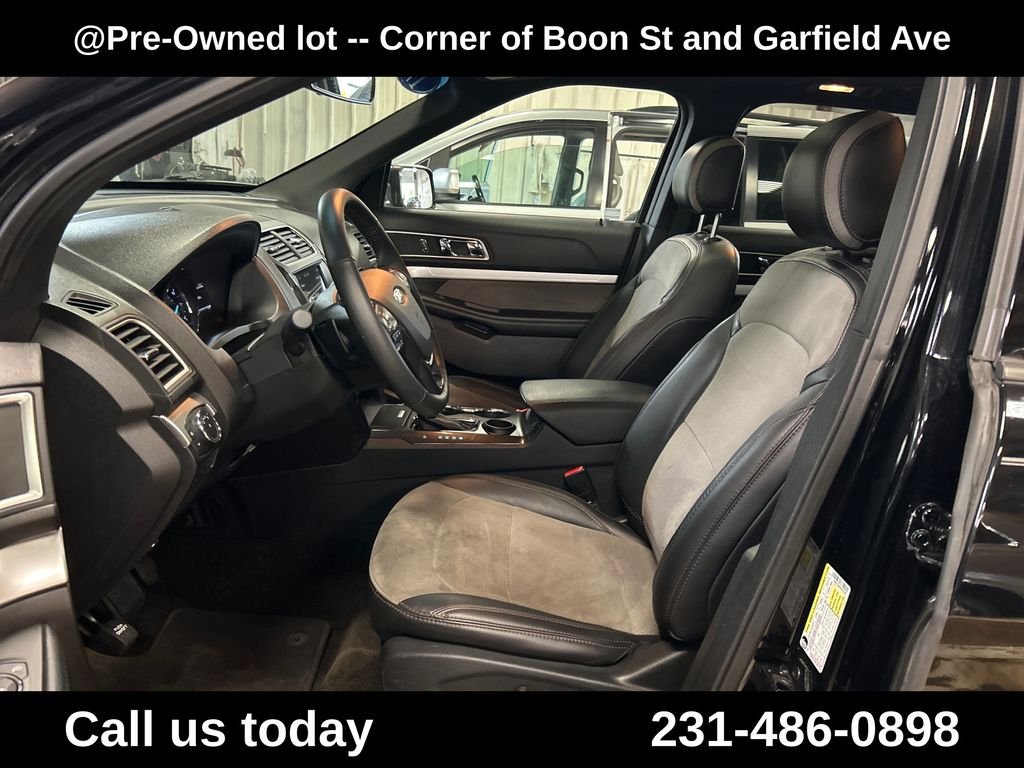 Used 2017 Black Ford XLT image 16