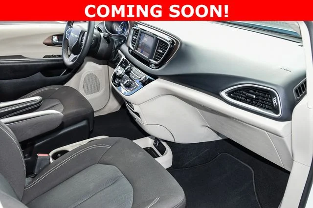 Used 2022 White Chrysler LX image 22