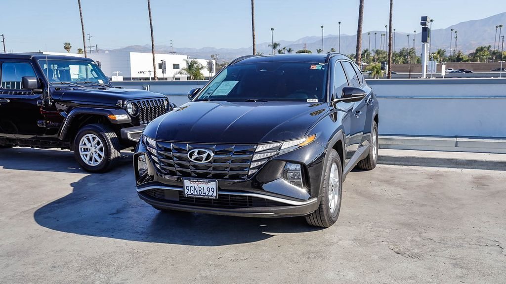 Used 2023 Phantom Black Hyundai SEL image 4