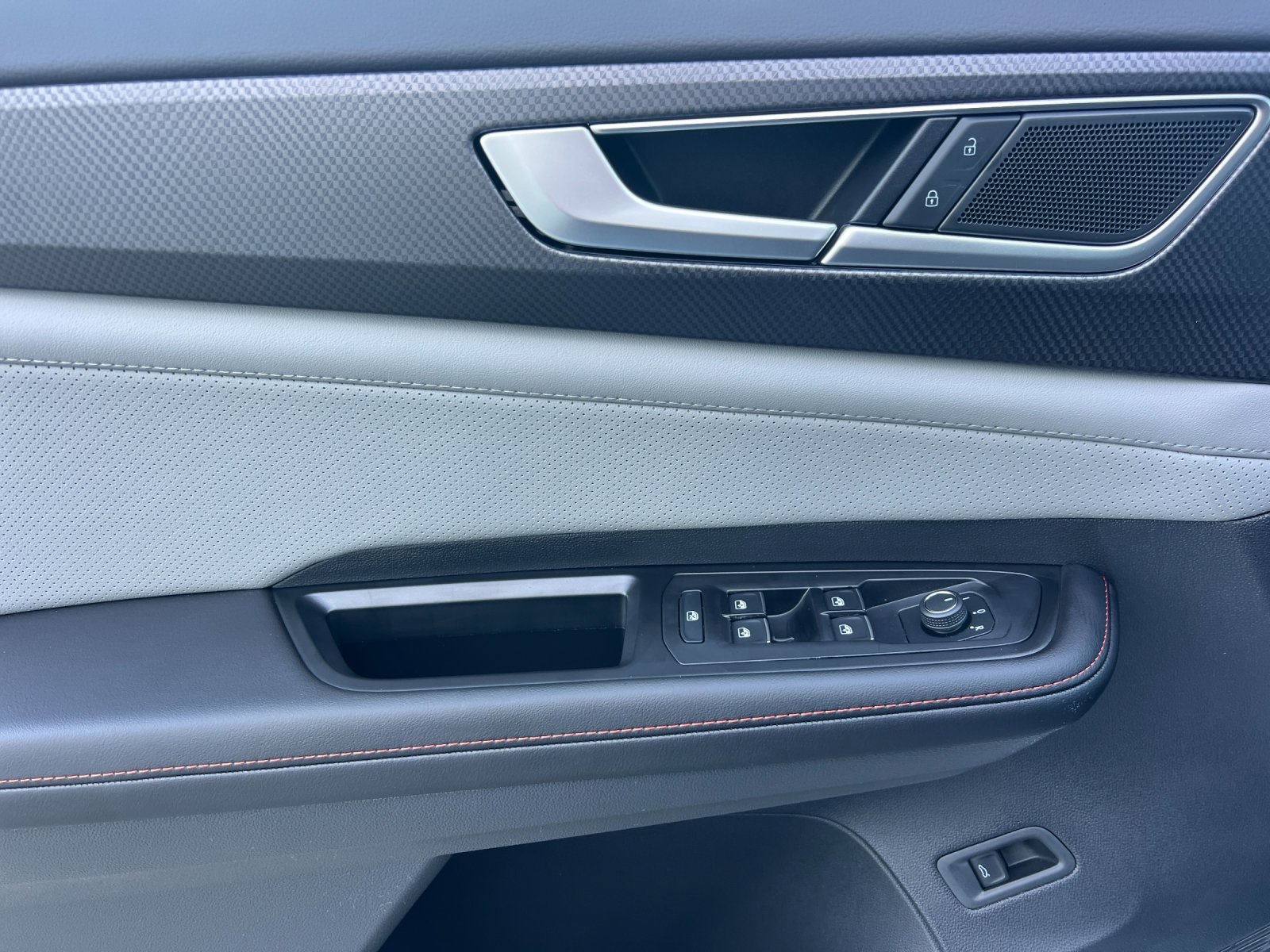 New 2026 Opal White Pearl Volkswagen 2.0T Peak Edition image 10