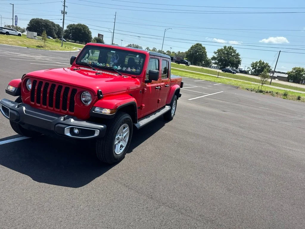 Used 2023 Red Jeep Sport S image 5