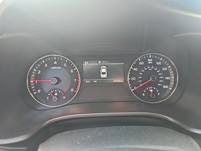 2023 Kia Forte LXS - Photo 13