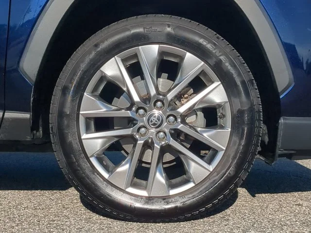 Certified Used 2021  Toyota XLE Premium image 11
