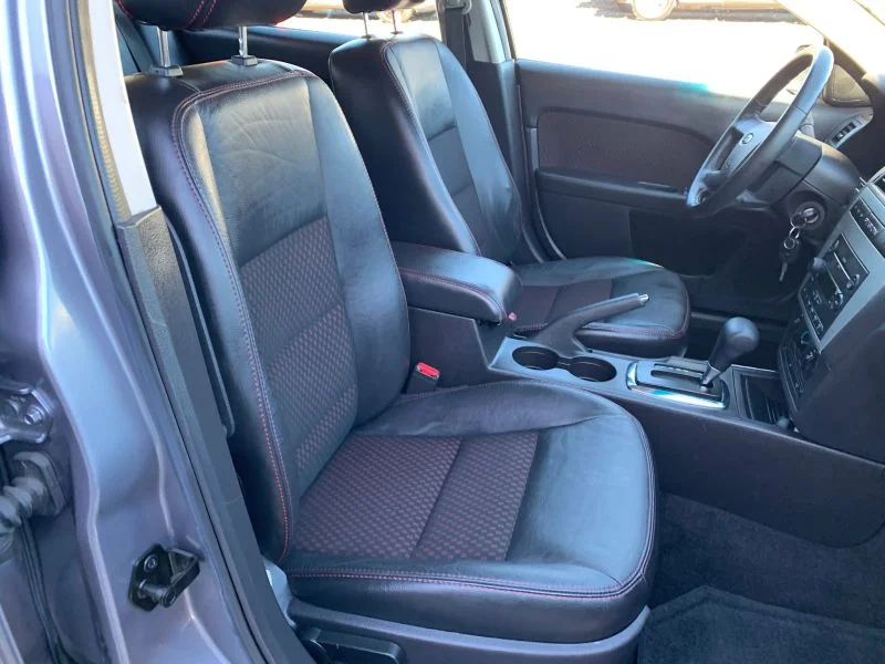 Used 2007 Gray Ford SE Sedan 4D image 33
