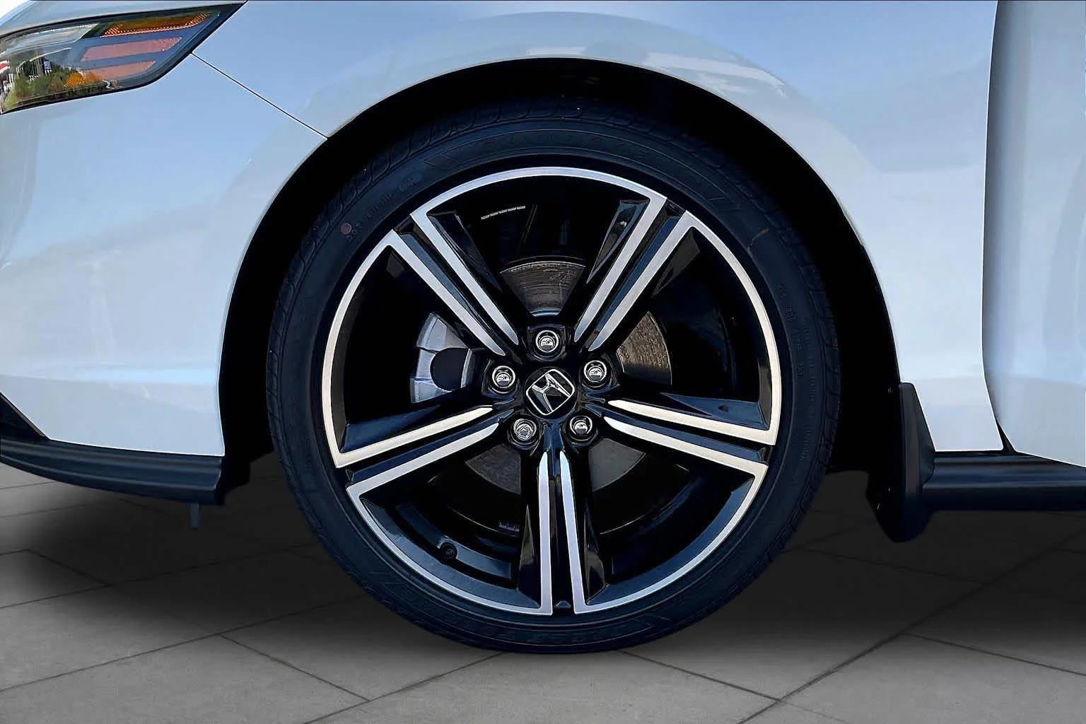 New 2026 Platinum White Pearl Honda SE image 11