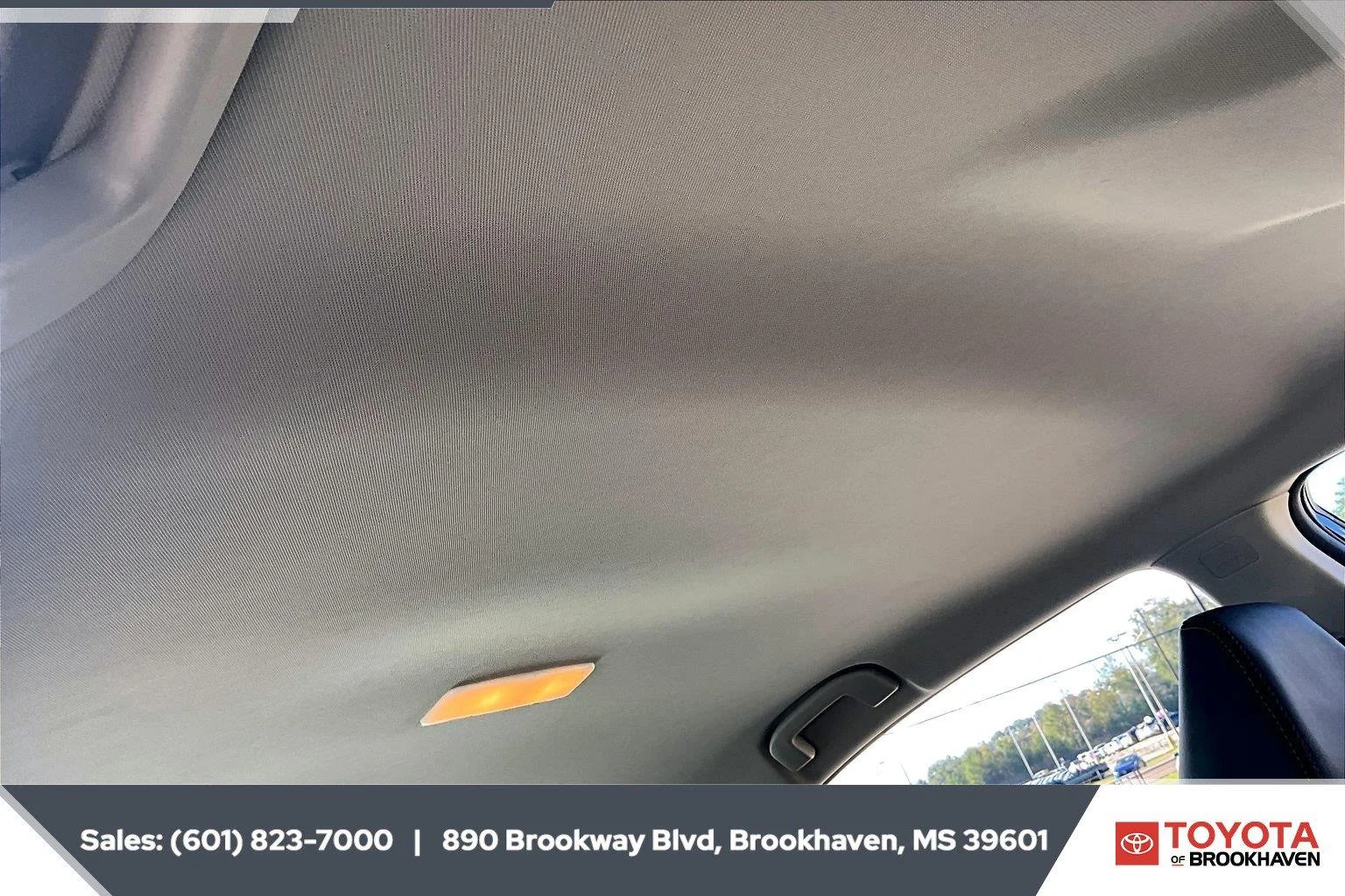 Used 2025 Super Black Nissan SR image 16