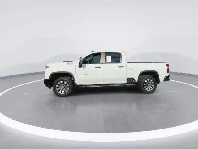 Used 2024 White Chevrolet Custom image 6