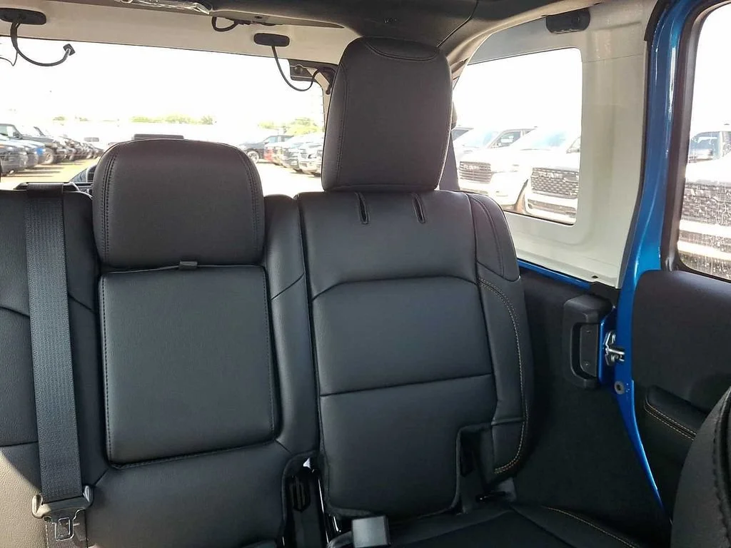 New 2027 Hydro Blue Pearlcoat Jeep Sahara image 15