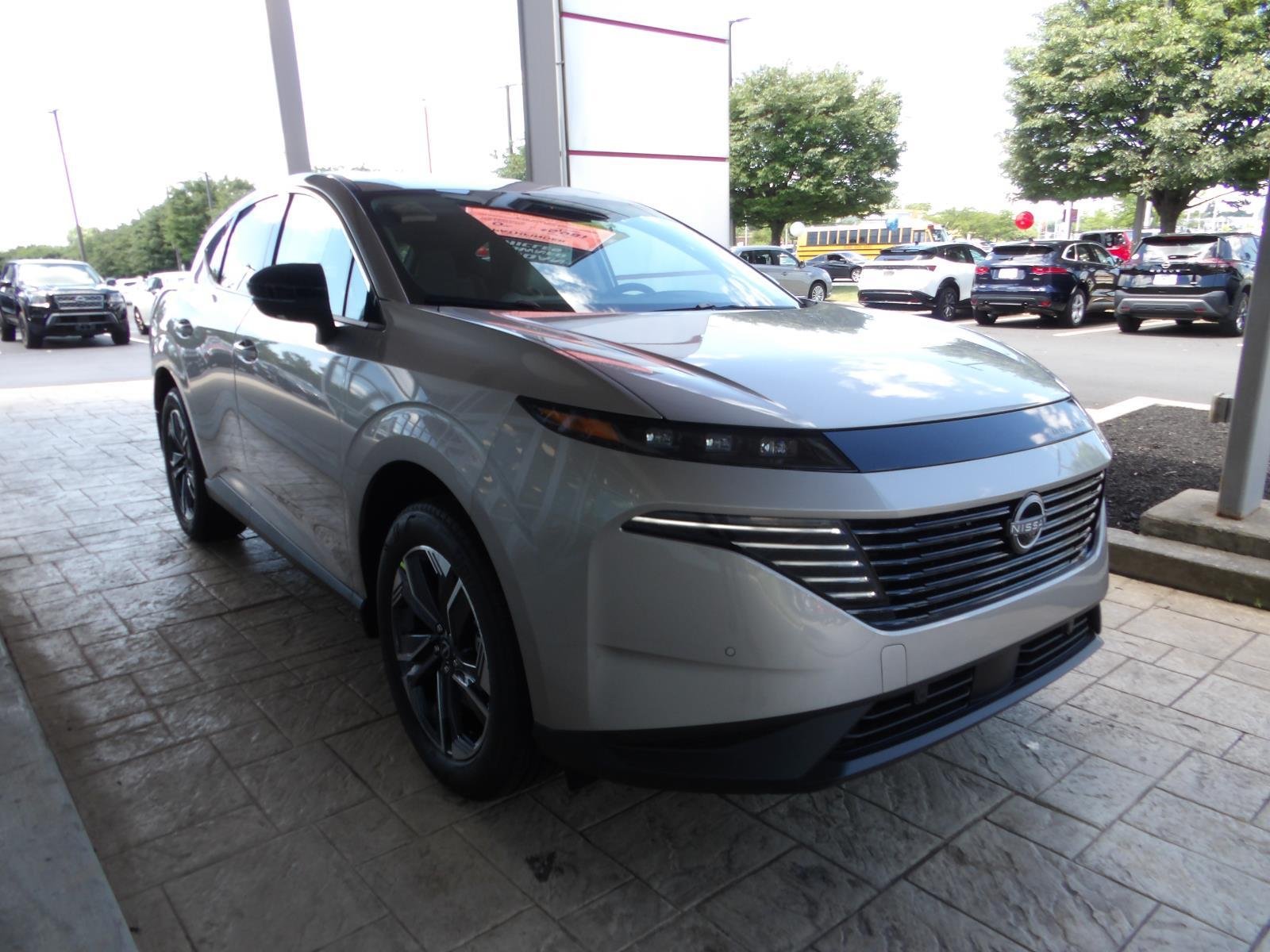 New 2026 Champagne Silver Metallic Nissan SL image 3