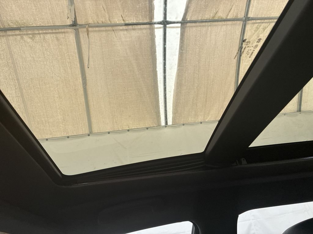 Used 2014 White Chrysler S image 23
