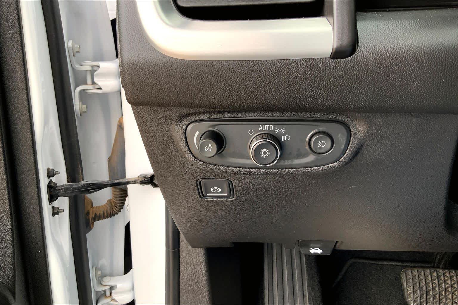 Used 2022 Summit White GMC SLT image 36