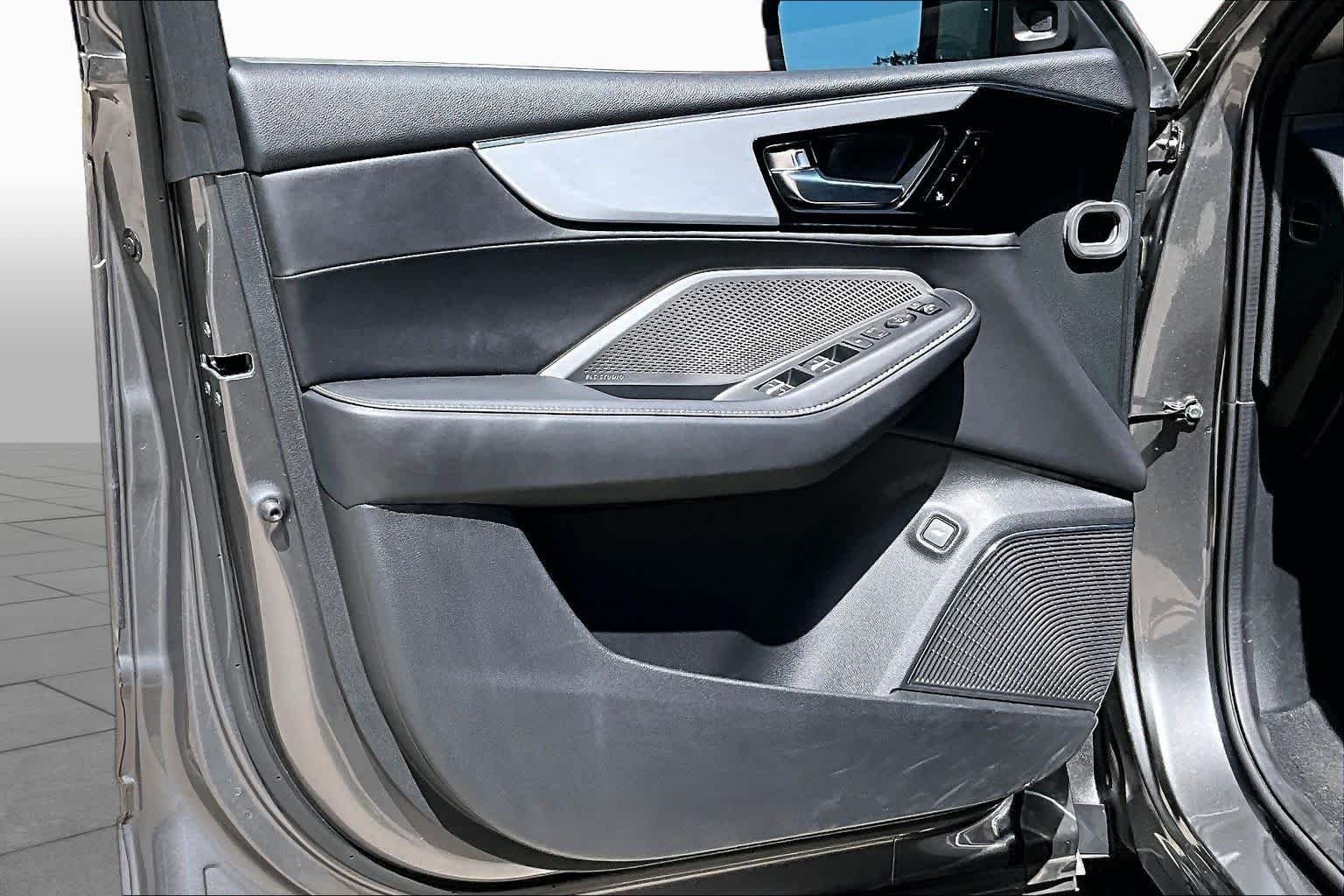 Used 2024 Liquid Carbon Metallic Acura w/Technology Package image 26